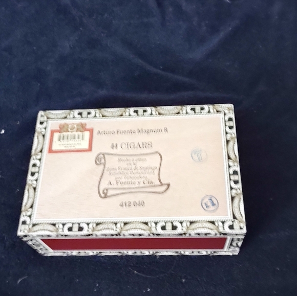 Arturo Fuente Magnum cigar box - Picture 2 of 5